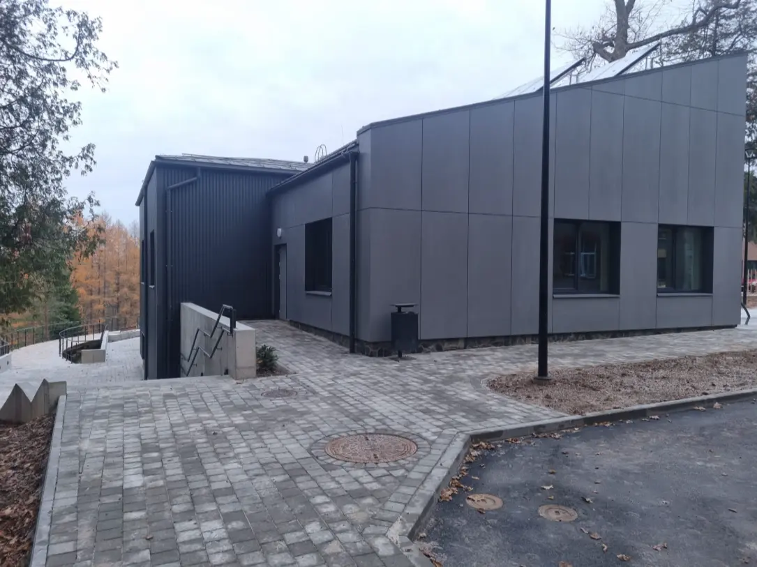 Daudzfunkcionāla sociālo pakalpojumu centra un grupu dzīvokļu ēku būvdarbi Smiltenē.